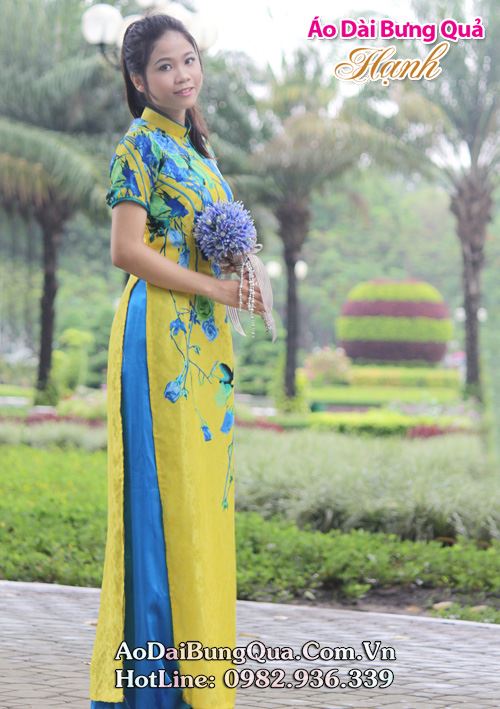 Áo dài vàng lụa hoa xanh cổ truyền thống tay ngắn