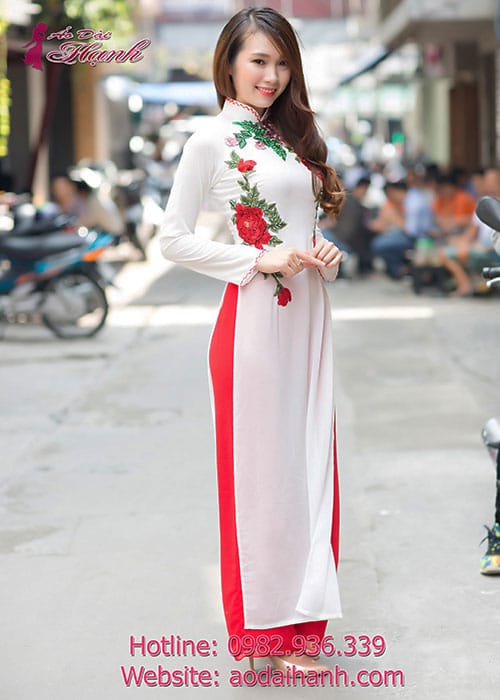 Áo dài trắng chiffon đính hoa nổi màu đỏ cổ truyền thống tay dài